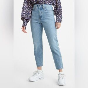 LEVI’S Wedgie Light Wash Button Fly Jeans Size 29